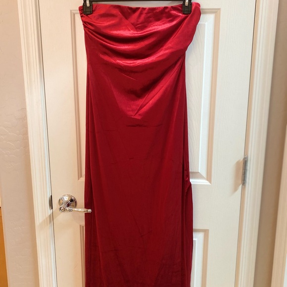 GB Juniors Dresses & Skirts - GB Mid Length Elegant Red Velvet Formal Strapless Dress Wedding Guest